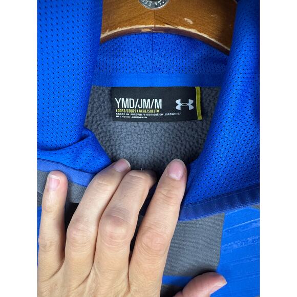 (Yth M) Under Armour Hoodie - Picture 3 of 4